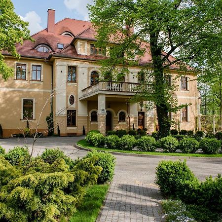 Апартаменты Palac Ogrodowa Тарновске-Гуры Экстерьер фото