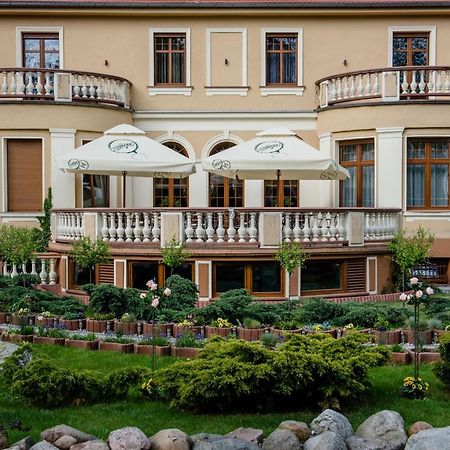 Апартаменты Palac Ogrodowa Тарновске-Гуры Экстерьер фото