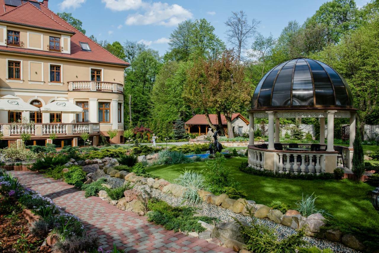 Palac Ogrodowa Тарновске-Гуры Экстерьер фото