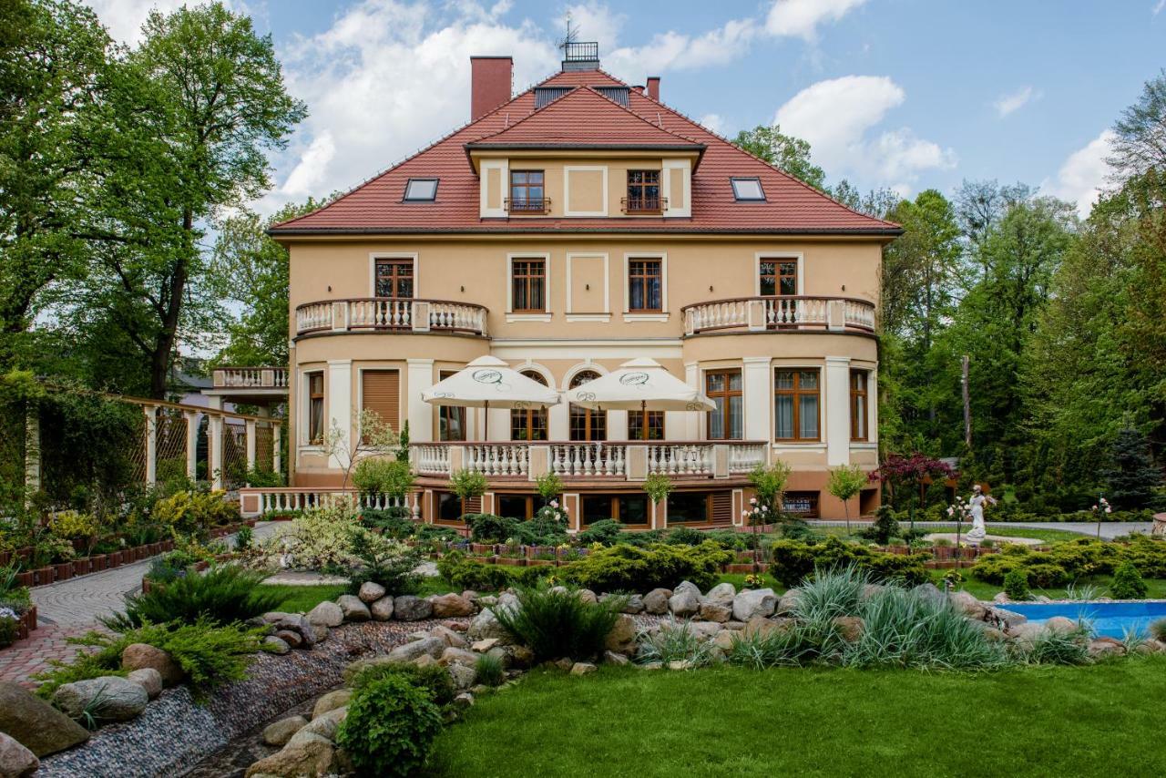 Palac Ogrodowa Тарновске-Гуры Экстерьер фото
