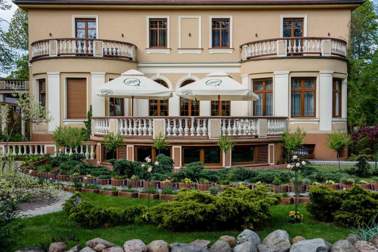 Palac Ogrodowa Тарновске-Гуры Экстерьер фото